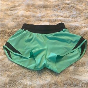 Lulu hotty hot shorts 2.5” size 2